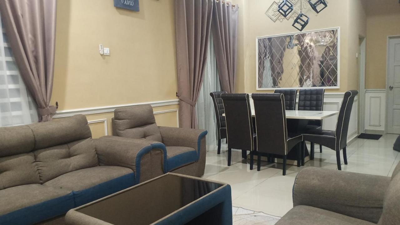 Illa Bella Homestay Jasin Exterior photo